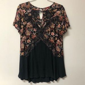 Daytrip keyhole lace trim top